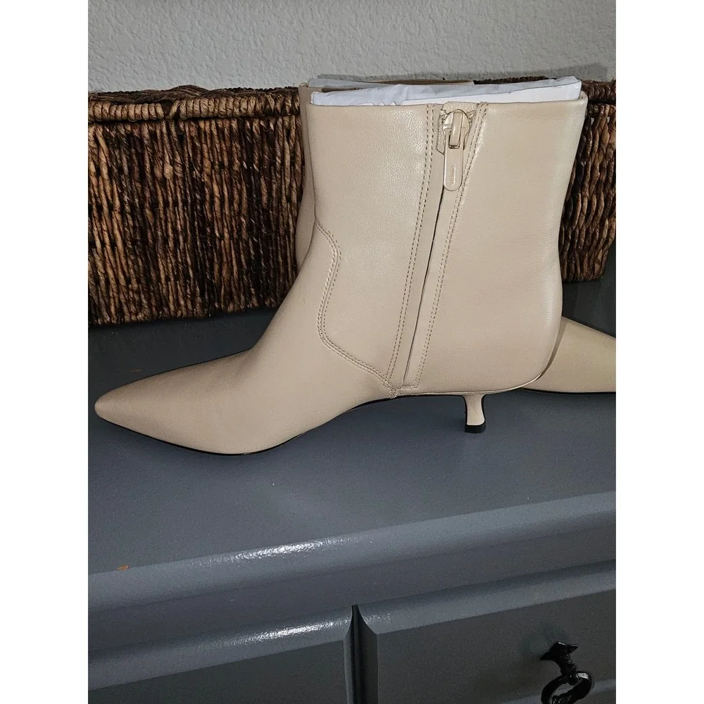 Vince Womens Beige Leather Pointed Toe Kitten Heel Ankle Boots Size 8.5M EUR 39